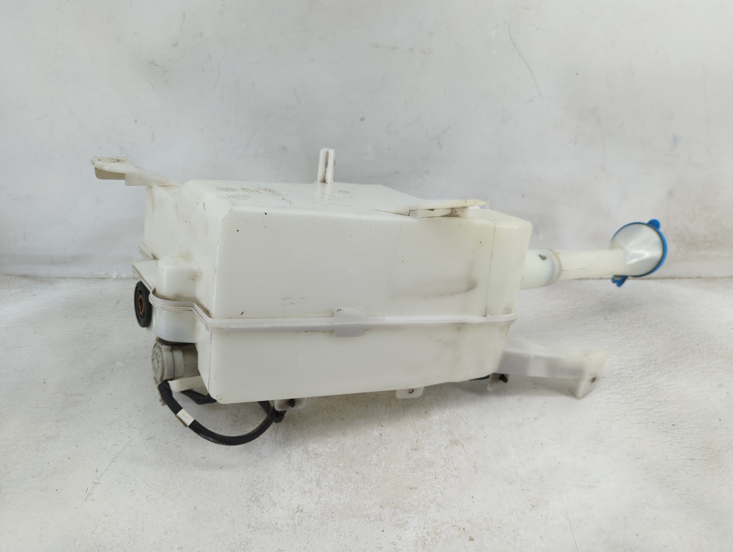 2002-2006 Nissan Altima Windshield Washer Fluid Reservoir Bottle 1466620 - Oemusedautoparts1.com