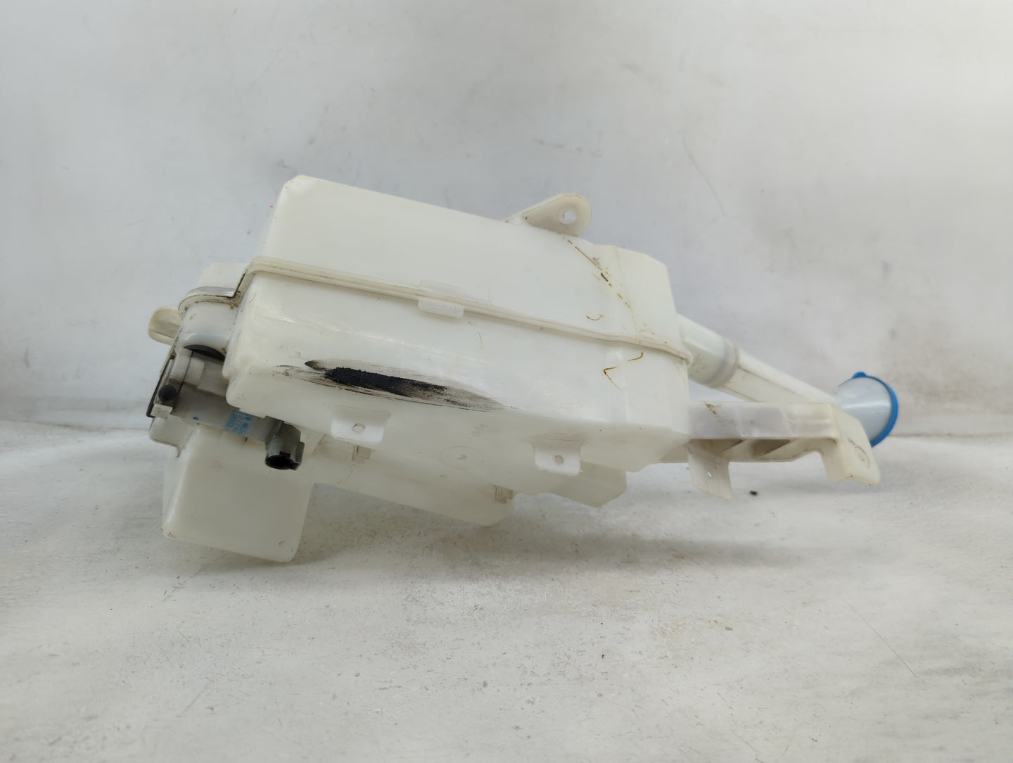 2002-2006 Nissan Altima Windshield Washer Fluid Reservoir Bottle 1466621 - Oemusedautoparts1.com