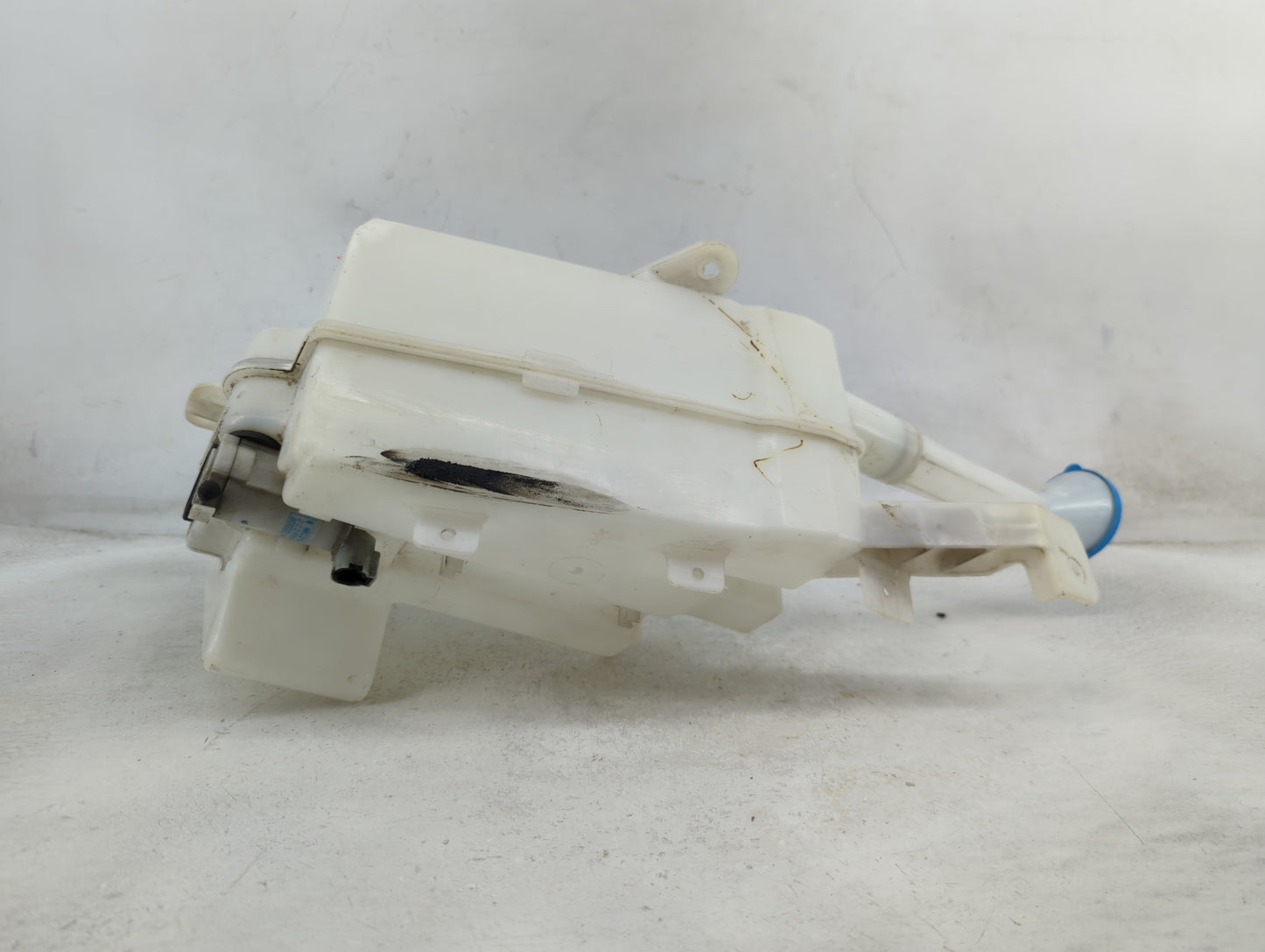 2002-2006 Nissan Altima Windshield Washer Fluid Reservoir Bottle 1466621 - Oemusedautoparts1.com