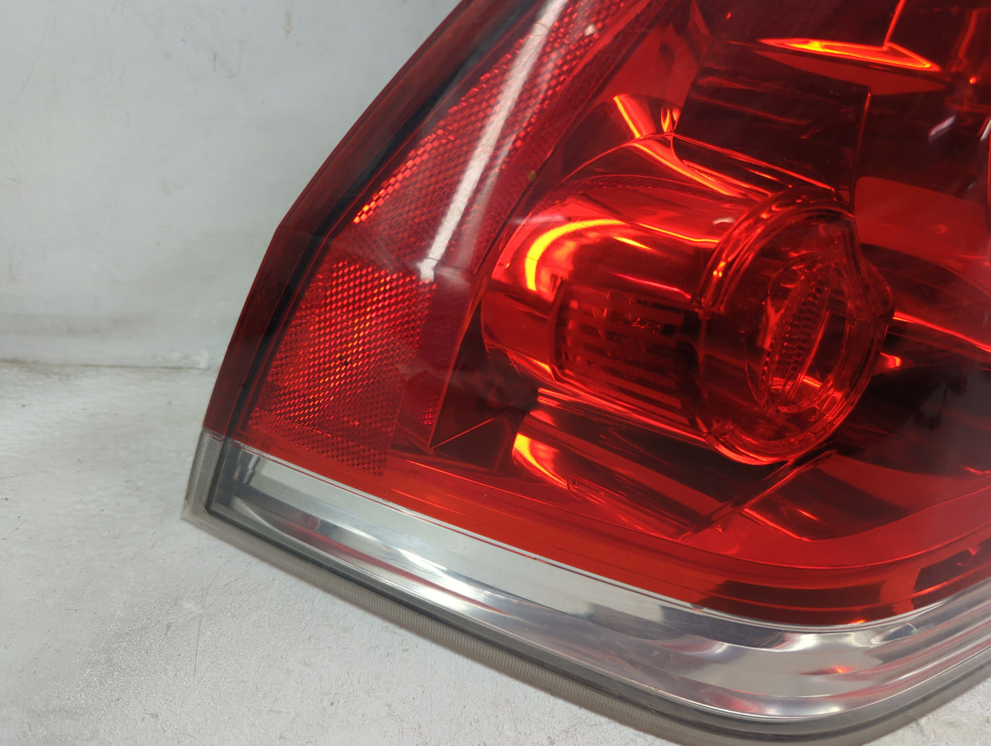 2002-2004 Nissan Altima Tail Light Assembly Driver Left OEM P/N:25971597 Fits Fits 2002 2003 2004 OEM Used Auto Parts - Oemu