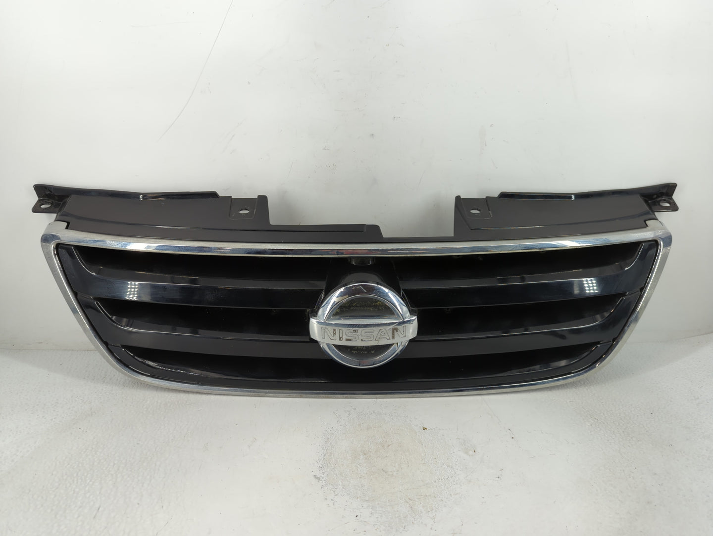 2002-2004 Nissan Altima Front Grille Bumper Not Included - Oemusedautoparts1.com