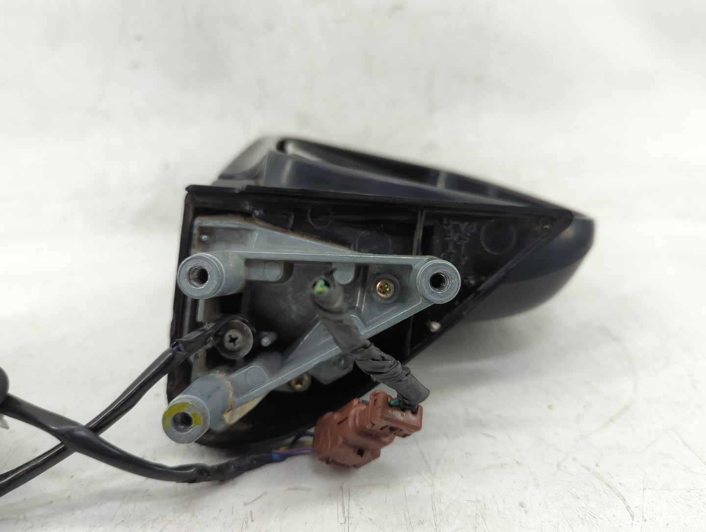1998-2004 Nissan Frontier Driver Side View Mirror - Left Door Mirror OEM Used - Oemusedautoparts1.com
