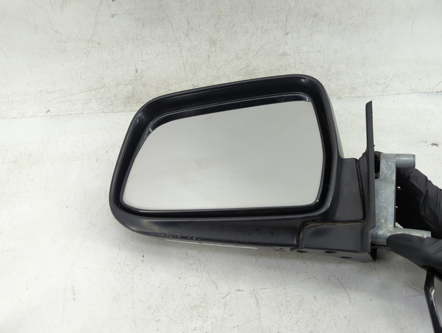 1998-2004 Nissan Frontier Driver Side View Mirror - Left Door Mirror OEM Used - Oemusedautoparts1.com