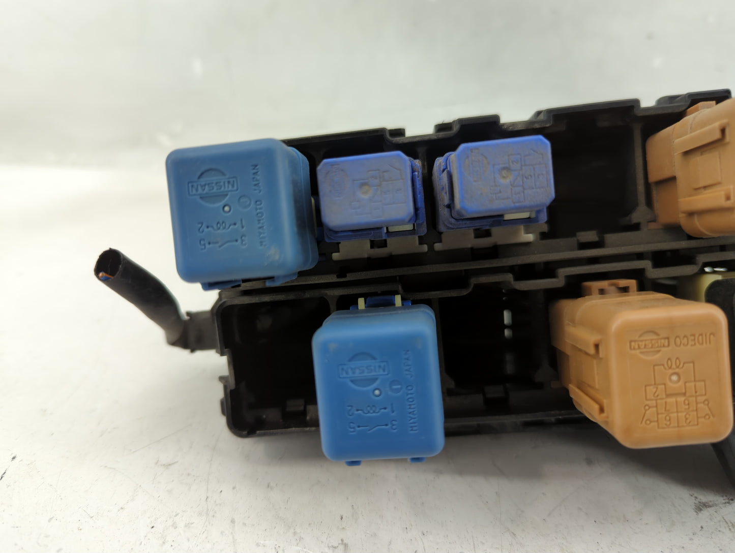 2002-2003 Nissan Maxima Fusebox Fuse Box Panel Relay Module P/N:24382 2Z300 Fits Fits 2002 2003 OEM Used Auto Parts - Oemuse