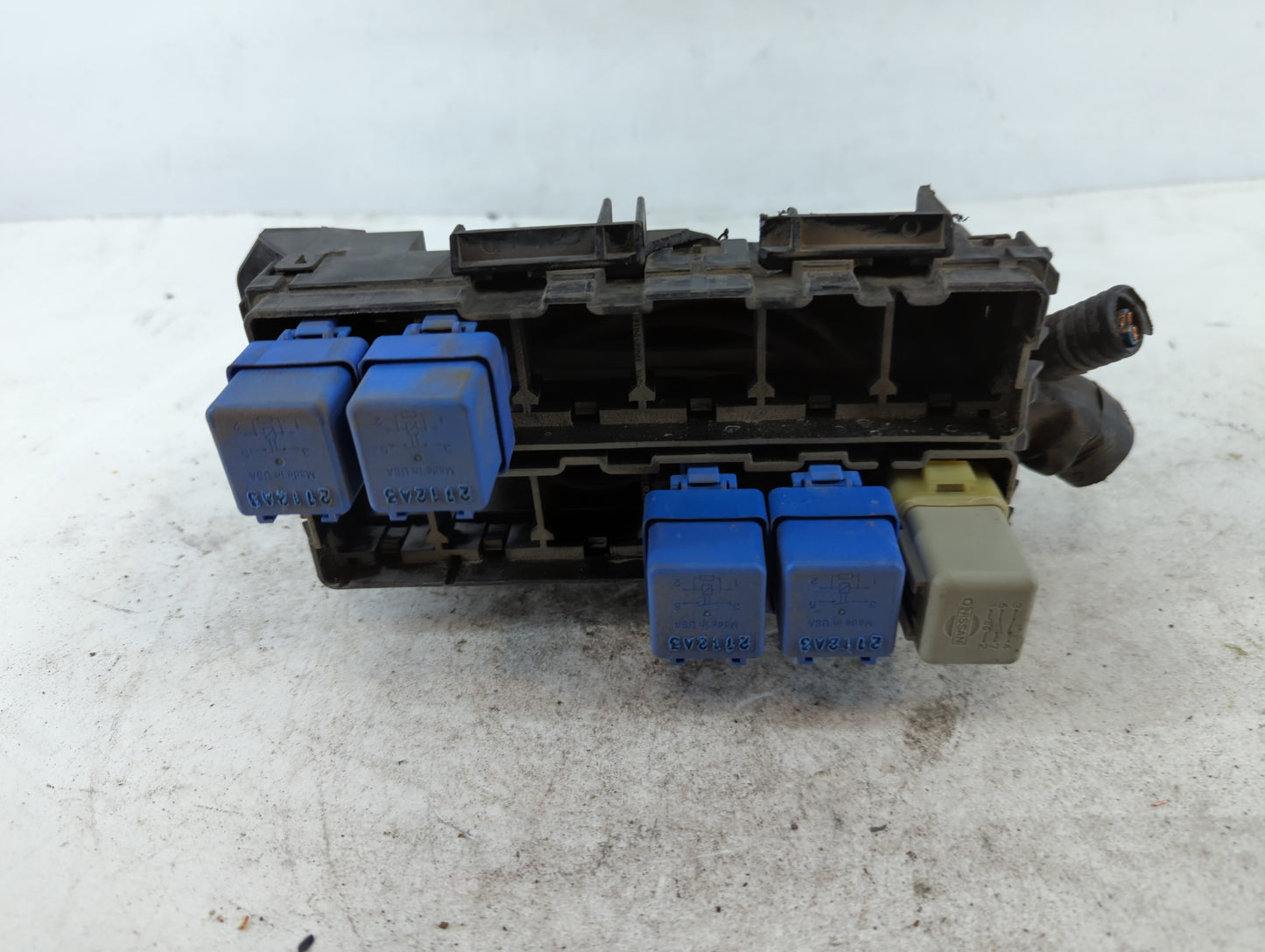 2002-2003 Nissan Maxima Fusebox Fuse Box Panel Relay Module P/N:24382 2Z300 Fits Fits 2002 2003 OEM Used Auto Parts - Oemuse