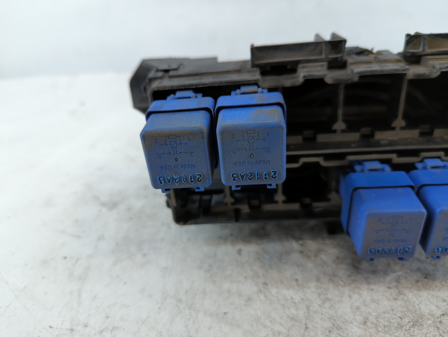 2002-2003 Nissan Maxima Fusebox Fuse Box Panel Relay Module P/N:24382 2Z300 Fits Fits 2002 2003 OEM Used Auto Parts - Oemuse