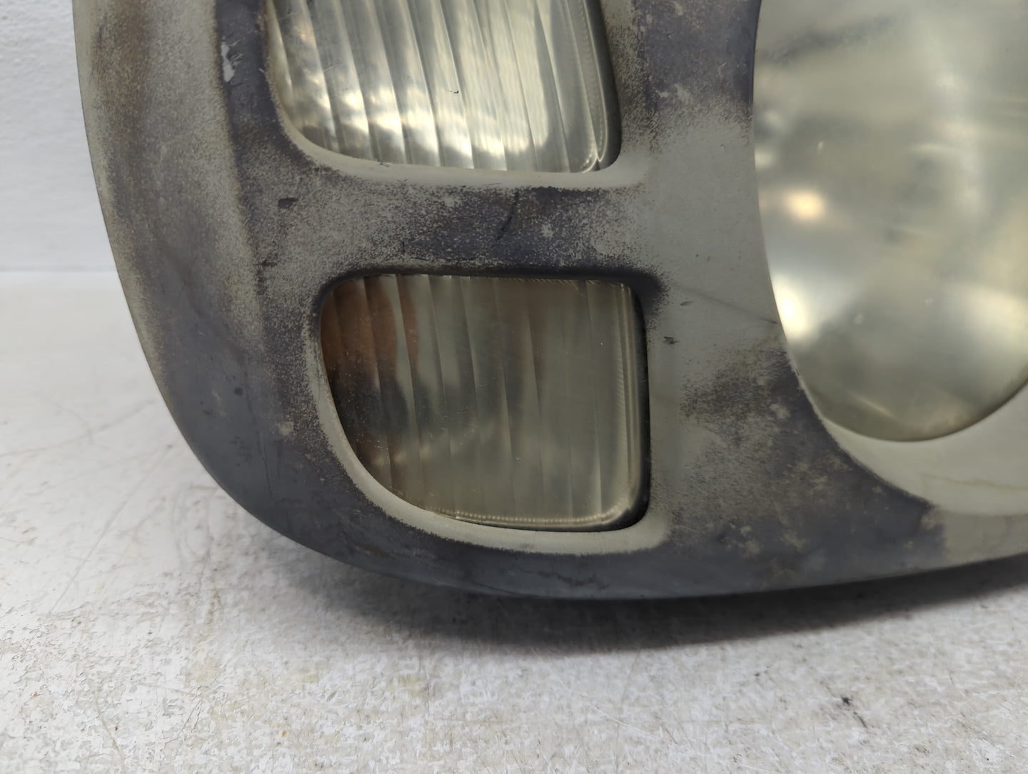 2002-2004 Nissan Xterra Passenger Right Oem Head Light Headlight Lamp - Oemusedautoparts1.com