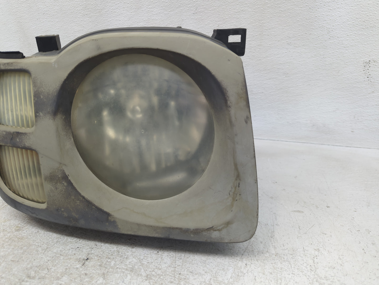 2002-2004 Nissan Xterra Passenger Right Oem Head Light Headlight Lamp - Oemusedautoparts1.com