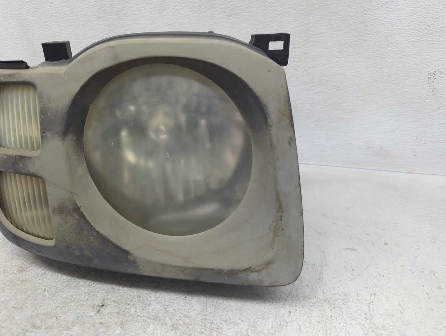 2002-2004 Nissan Xterra Passenger Right Oem Head Light Headlight Lamp - Oemusedautoparts1.com
