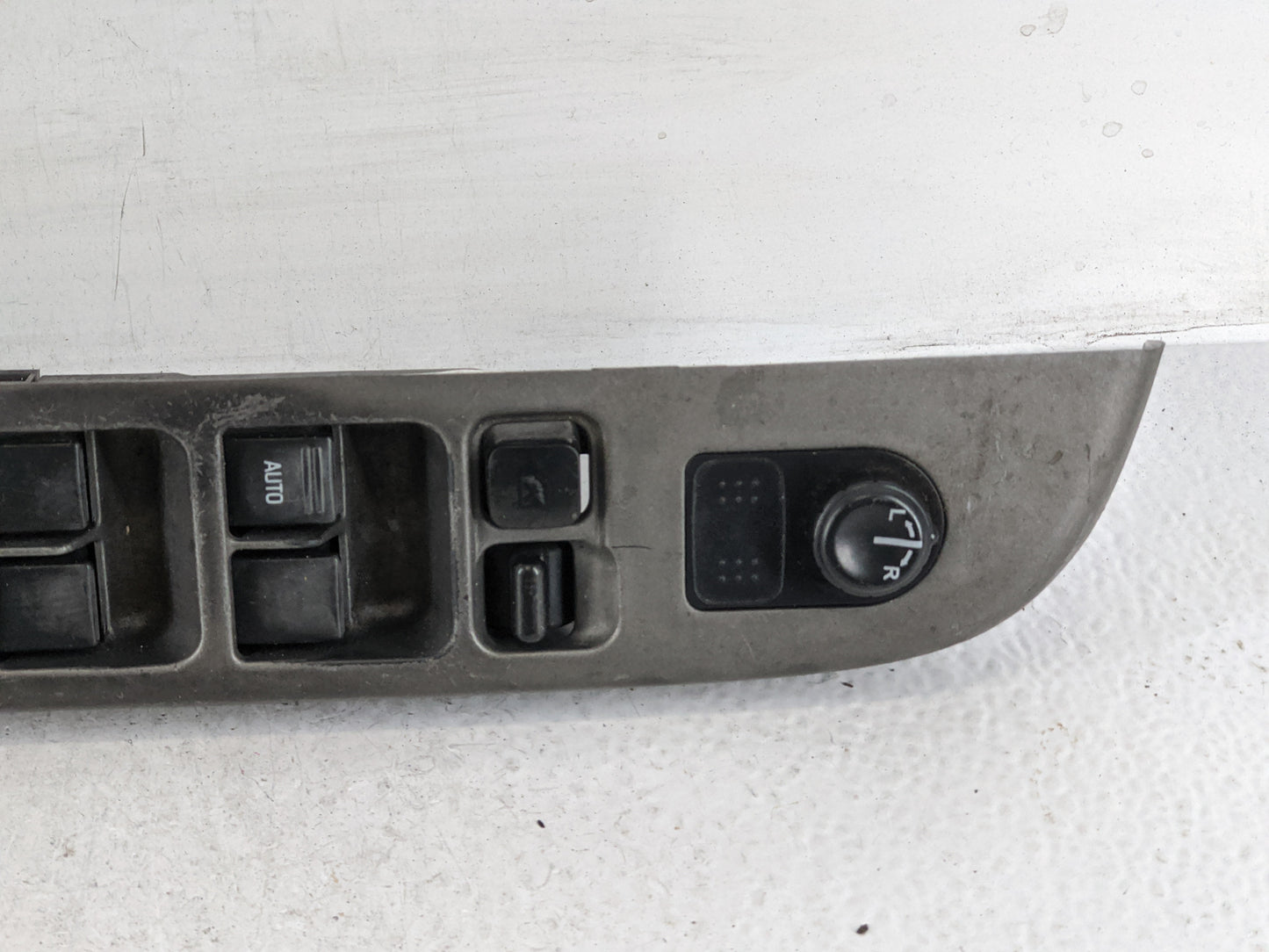 2000-2004 Nissan Xterra Master Power Window Switch Replacement Driver Side Left P/N:25401 9 25401 9E000 Fits OEM Used Auto P