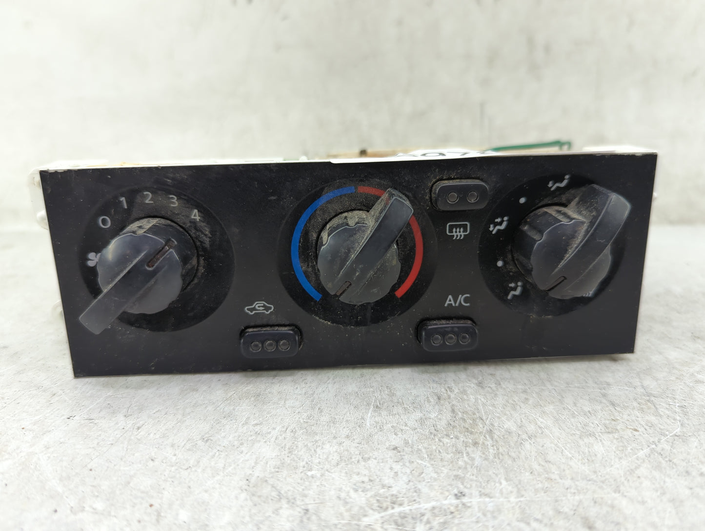 2003-2004 Nissan Xterra Climate Control Module Temperature AC/Heater Replacement Fits Fits 2003 2004 OEM Used Auto Parts - O