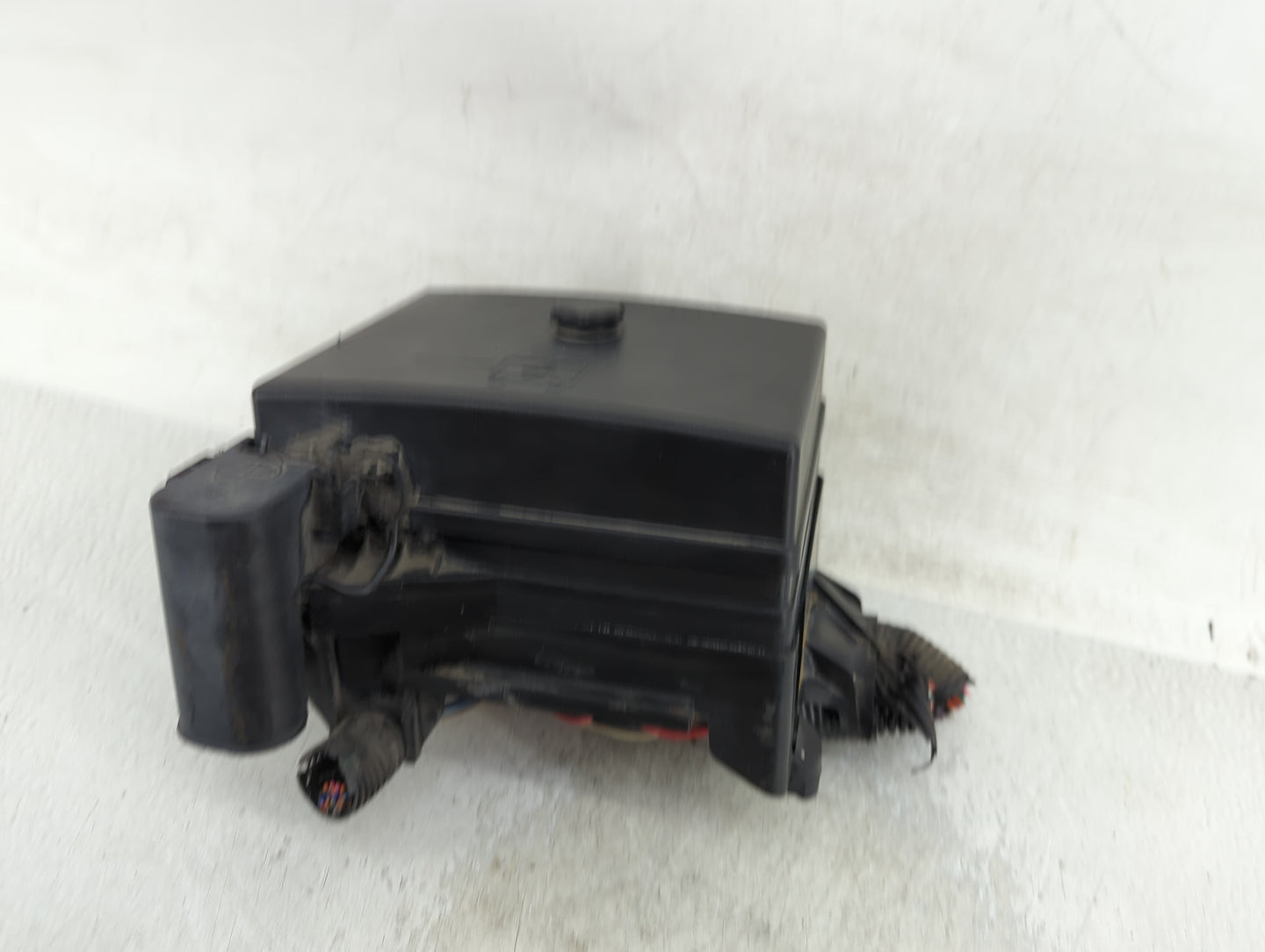 2003-2004 Oldsmobile Alero Fusebox Fuse Box Panel Relay Module Fits Fits 2003 2004 2005 OEM Used Auto Parts - Oemusedautopar