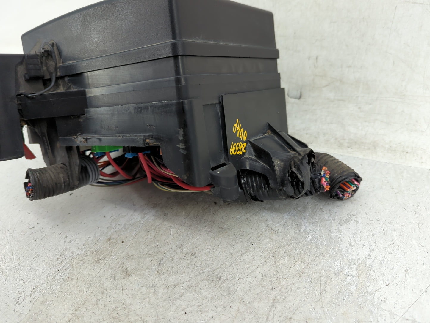 2003-2004 Oldsmobile Alero Fusebox Fuse Box Panel Relay Module Fits Fits 2003 2004 2005 OEM Used Auto Parts - Oemusedautopar