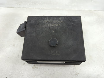 2003 Oldsmobile Bravada Fusebox Fuse Box Panel Relay Module P/N:12193604 12077866, 12088567 Fits OEM Used Auto Parts - Oemus