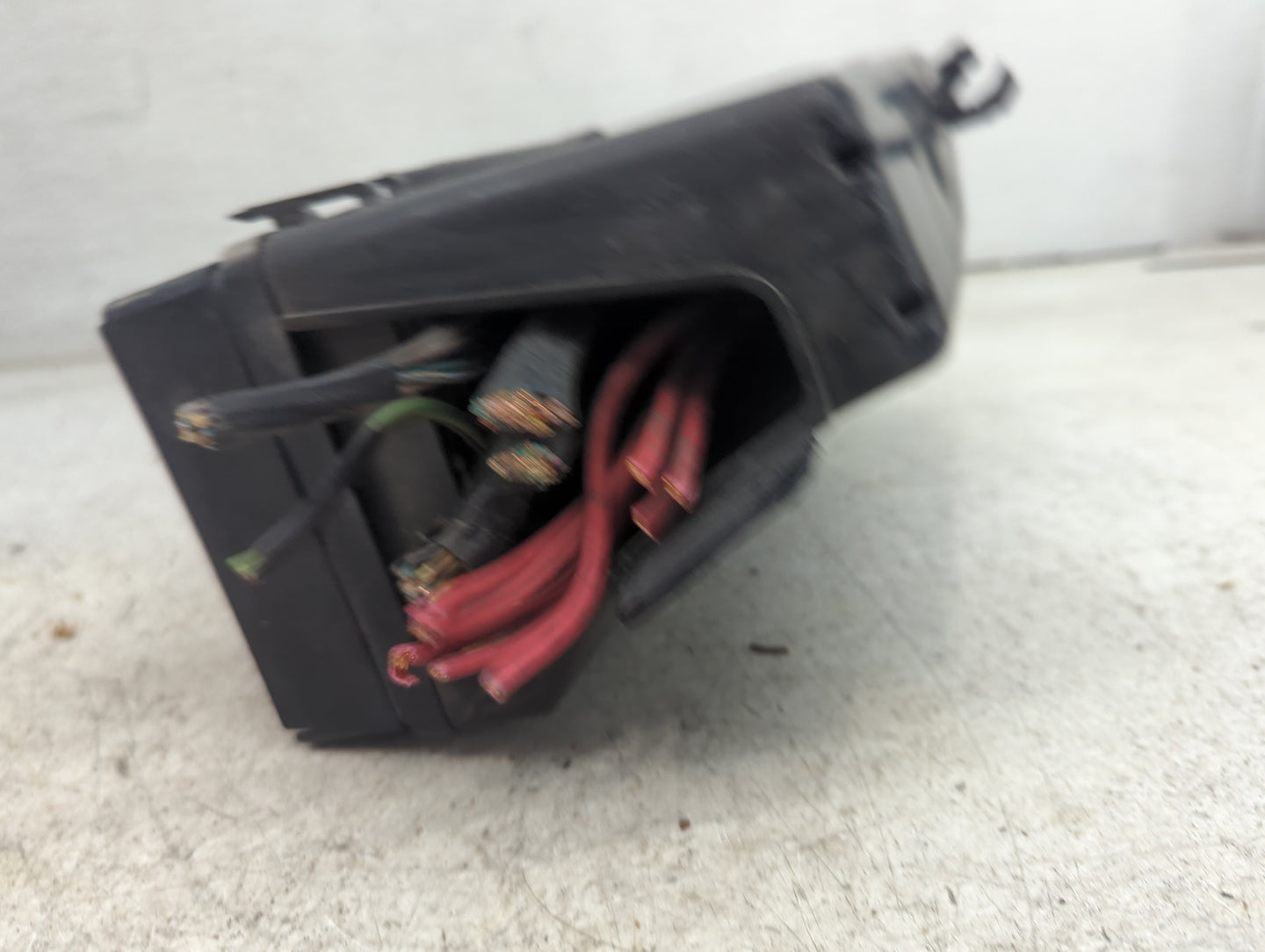 2002-2003 Oldsmobile Bravada Fusebox Fuse Box Panel Relay Module P/N:16319784 C-8608-1J0, 12193602, 12193604 Fits Fits 2002 