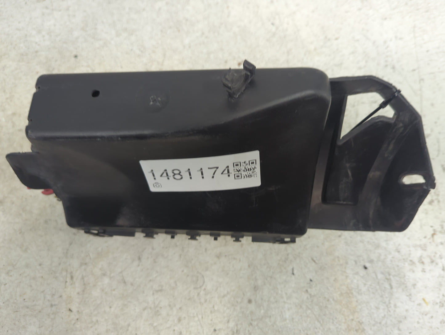 2002-2003 Oldsmobile Bravada Fusebox Fuse Box Panel Relay Module P/N:16319784 C-8608-1J0, 12193602, 12193604 Fits Fits 2002 