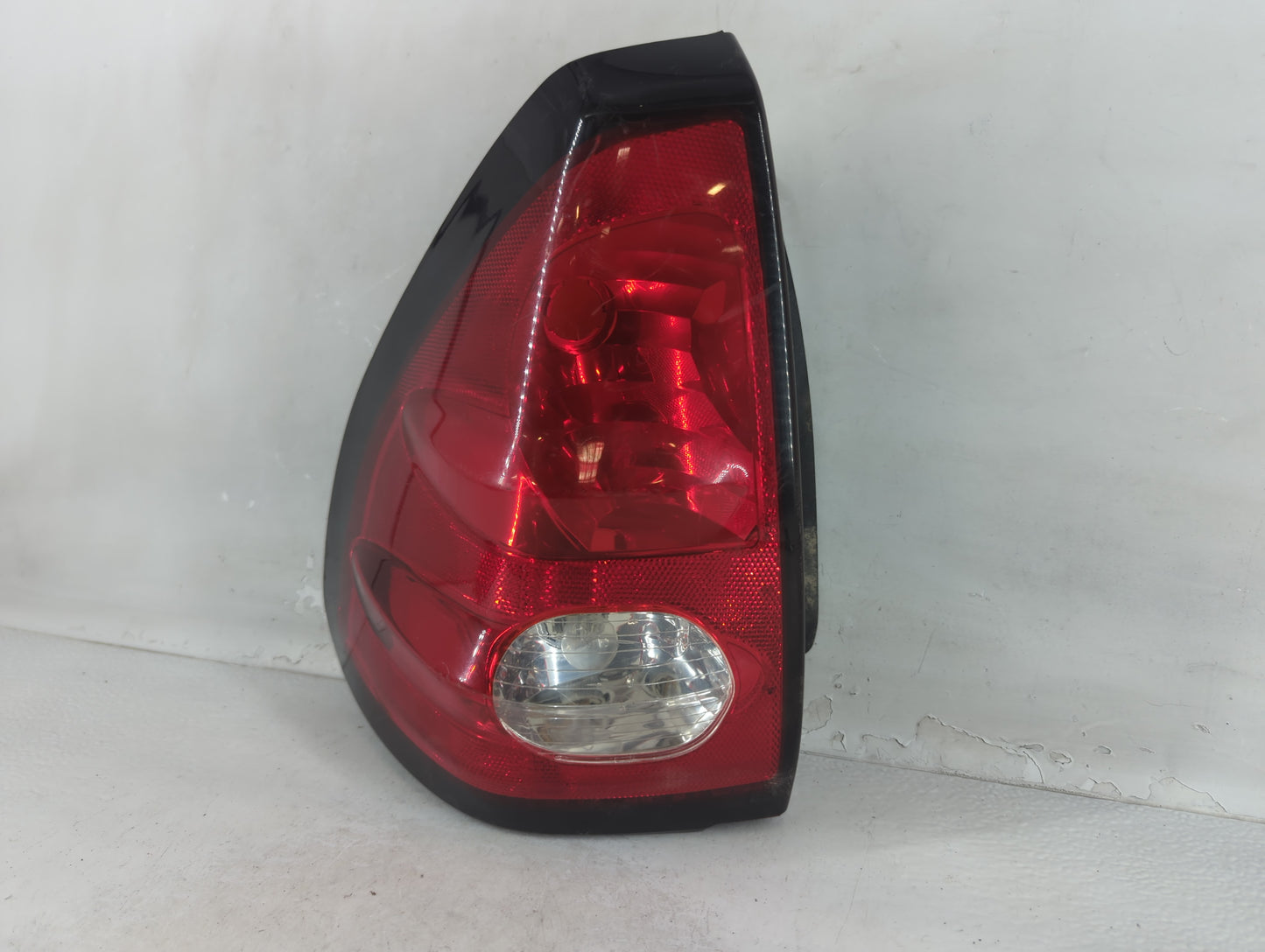 2001-2005 Pontiac Aztek Tail Light Assembly Driver Left OEM P/N:10325501 Fits Fits 2001 2002 2003 2004 2005 OEM Used Auto Pa