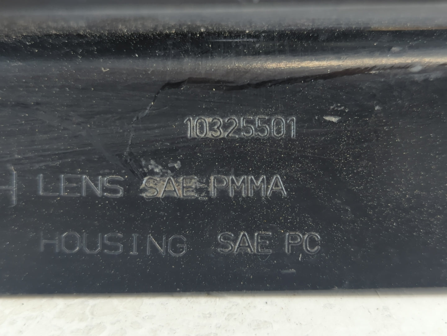 2001-2005 Pontiac Aztek Tail Light Assembly Driver Left OEM P/N:10325501 Fits Fits 2001 2002 2003 2004 2005 OEM Used Auto Pa