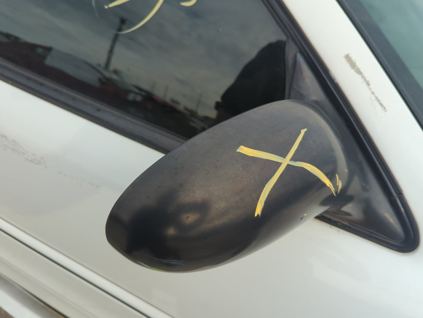 2002-2005 Pontiac Grand Am Passenger Side View Mirror - Right Door Mirror OEM Used - Oemusedautoparts1.com