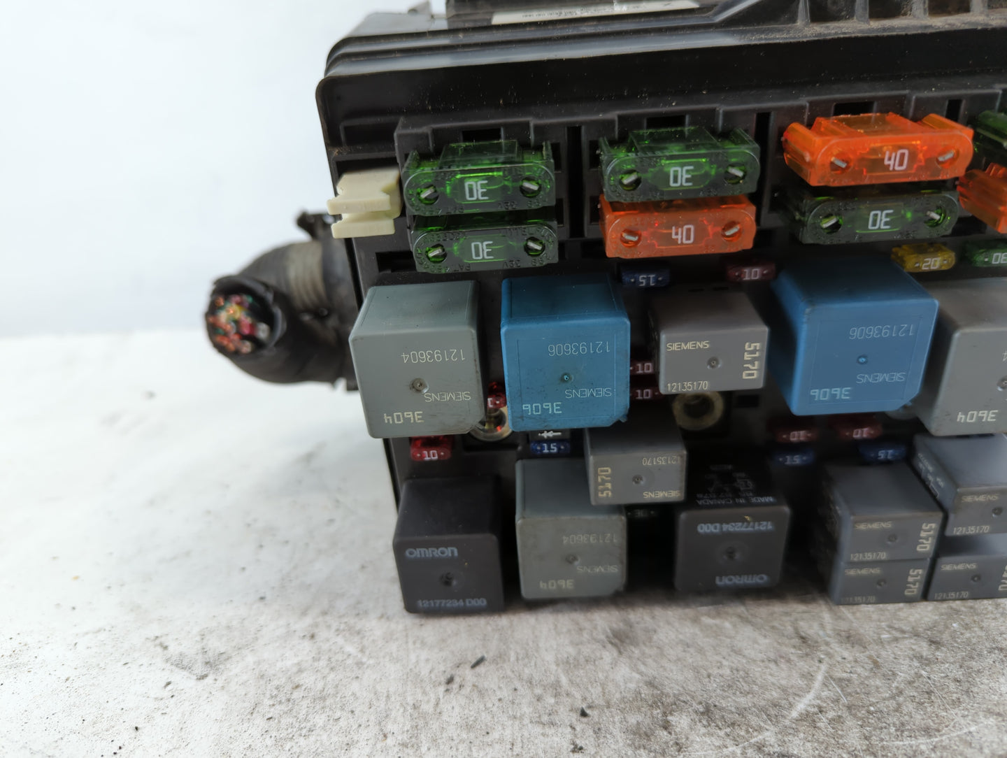 2003-2005 Pontiac Grand Am Fusebox Fuse Box Panel Relay Module P/N:22718487 Fits Fits 2003 2004 2005 OEM Used Auto Parts - O