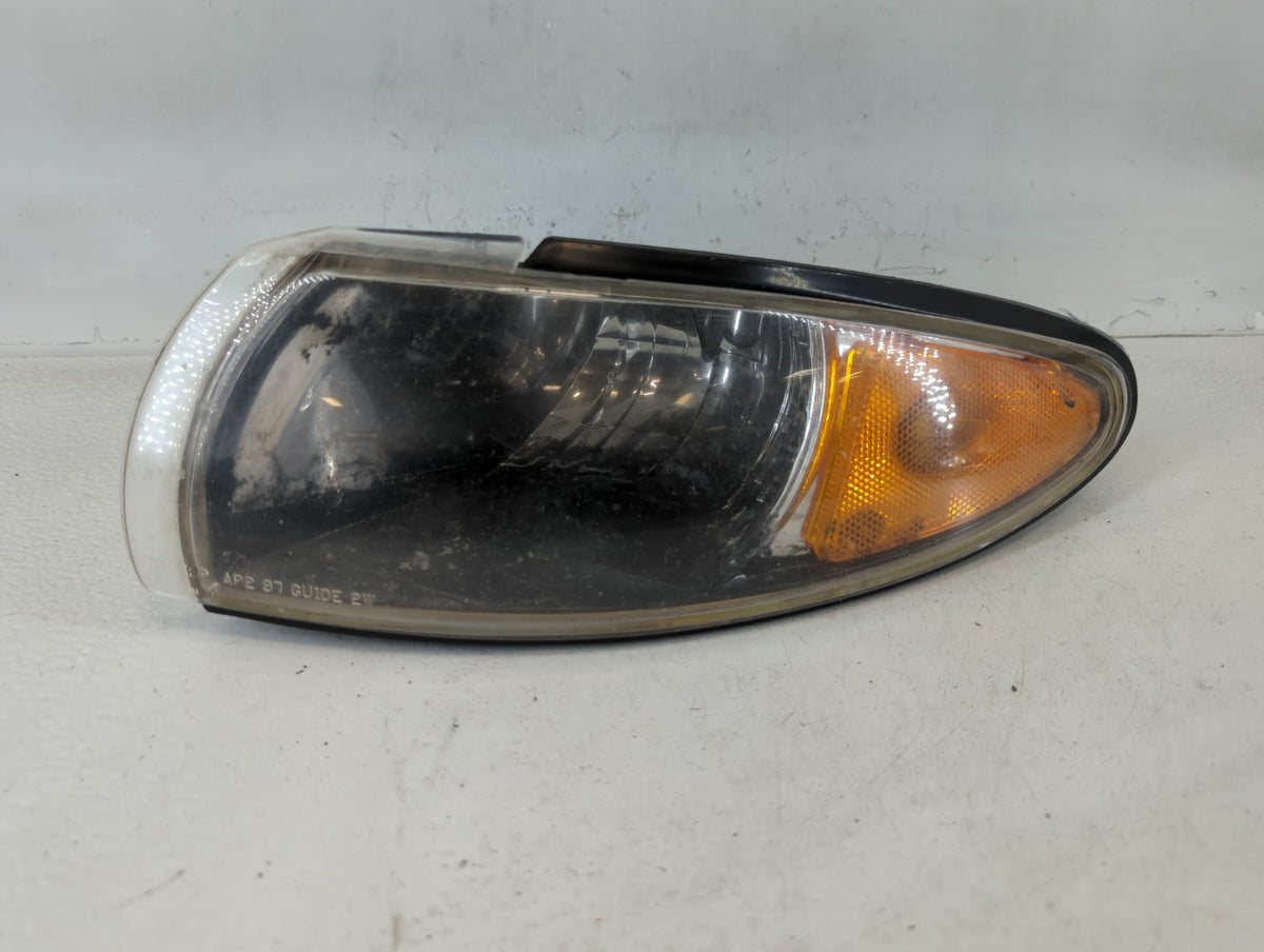 2003 Pontiac Grand Prix Left Upper Corner Light - Oemusedautoparts1.com