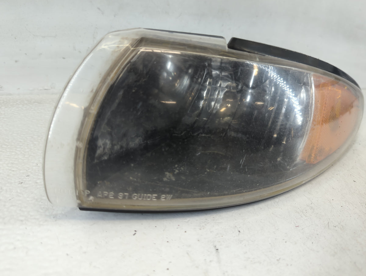 2003 Pontiac Grand Prix Left Upper Corner Light - Oemusedautoparts1.com