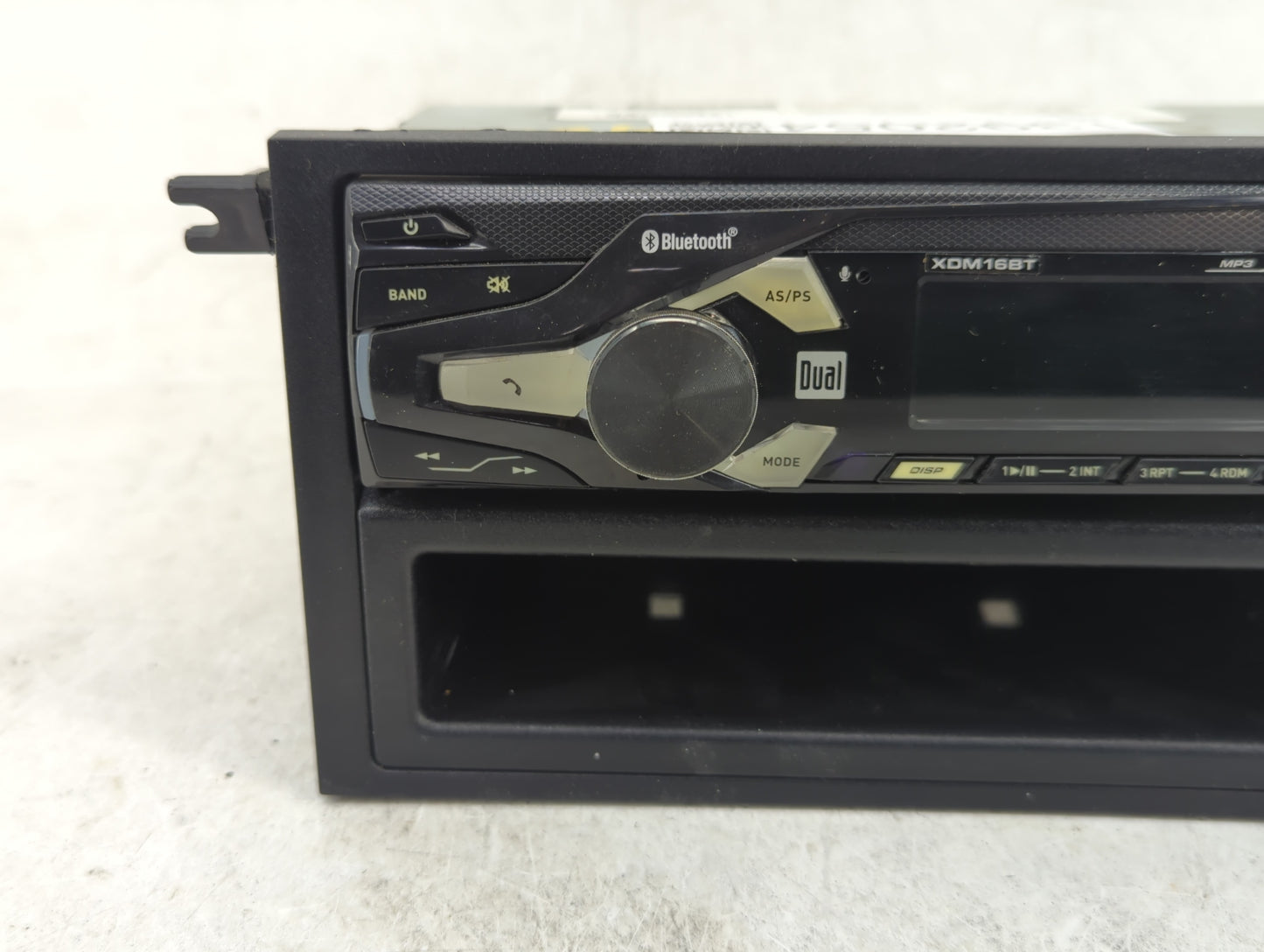 2003 Pontiac Vibe Radio AM FM Cd Player Receiver Replacement Fits OEM Used Auto Parts - Oemusedautoparts1.com
