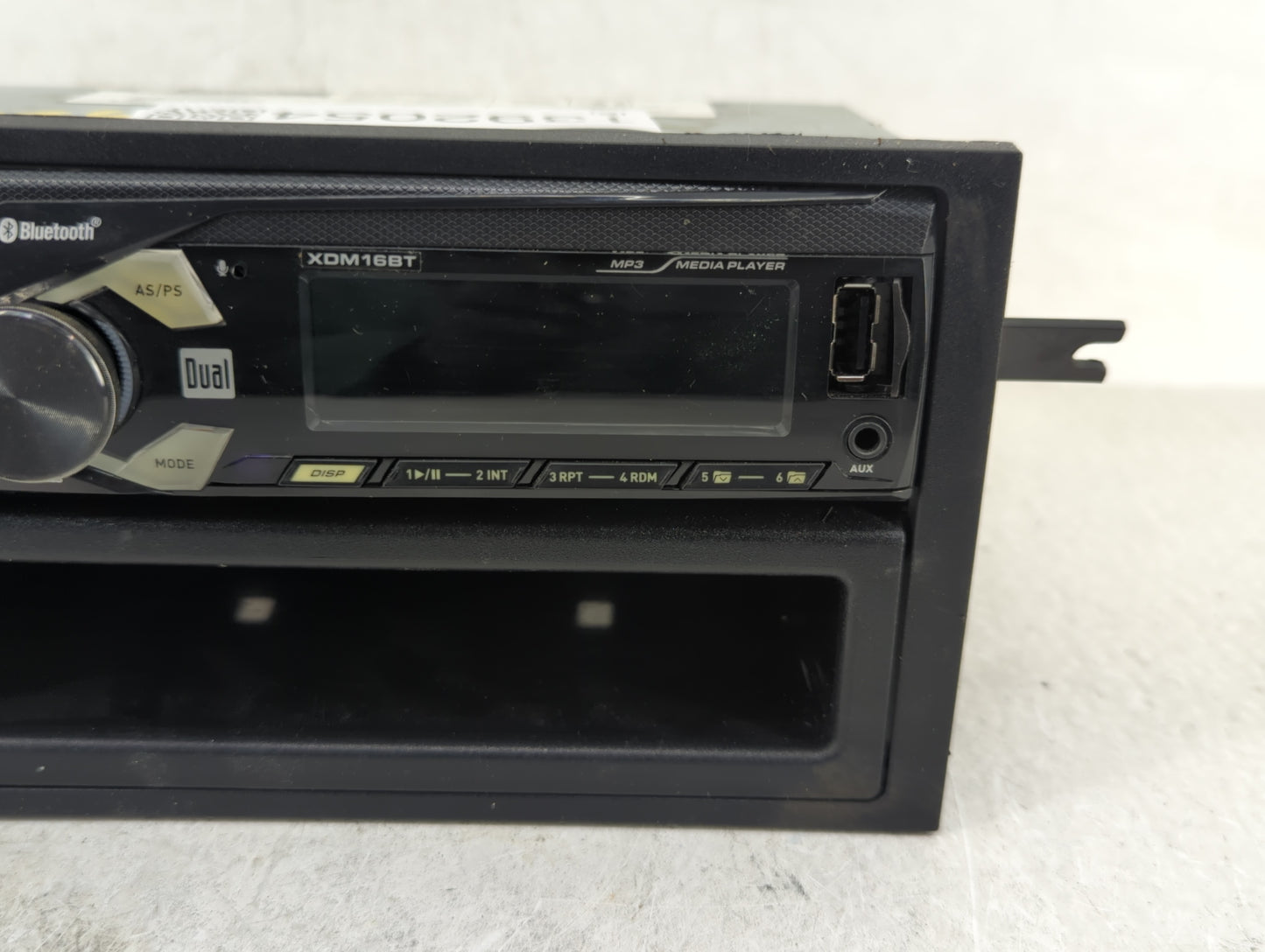 2003 Pontiac Vibe Radio AM FM Cd Player Receiver Replacement Fits OEM Used Auto Parts - Oemusedautoparts1.com