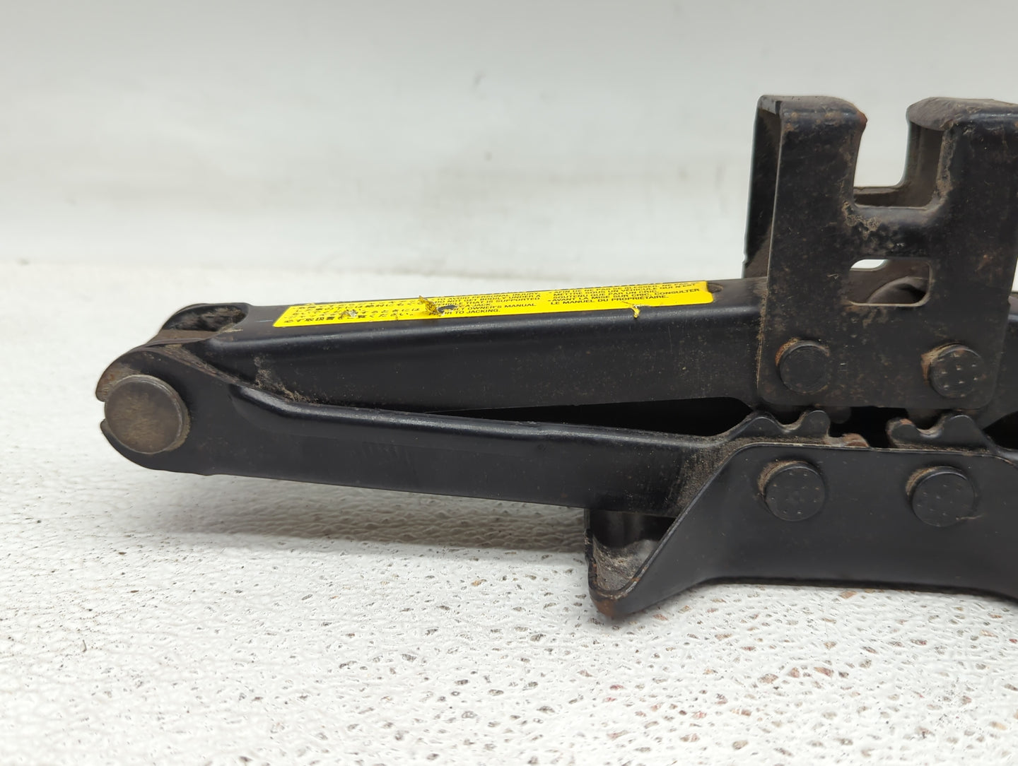 2003 Pontiac Vibe Spare Scissor Car Jack - Oemusedautoparts1.com