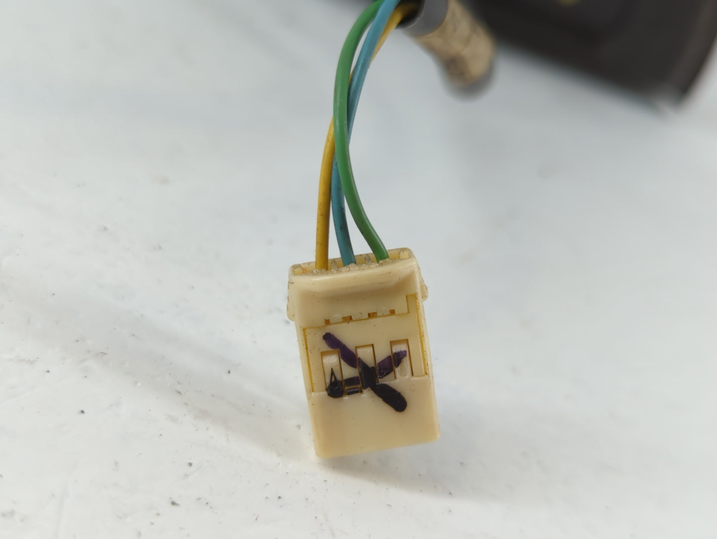 2003-2004 Pontiac Vibe Driver Side View Mirror - Left Door Mirror OEM Used - Oemusedautoparts1.com