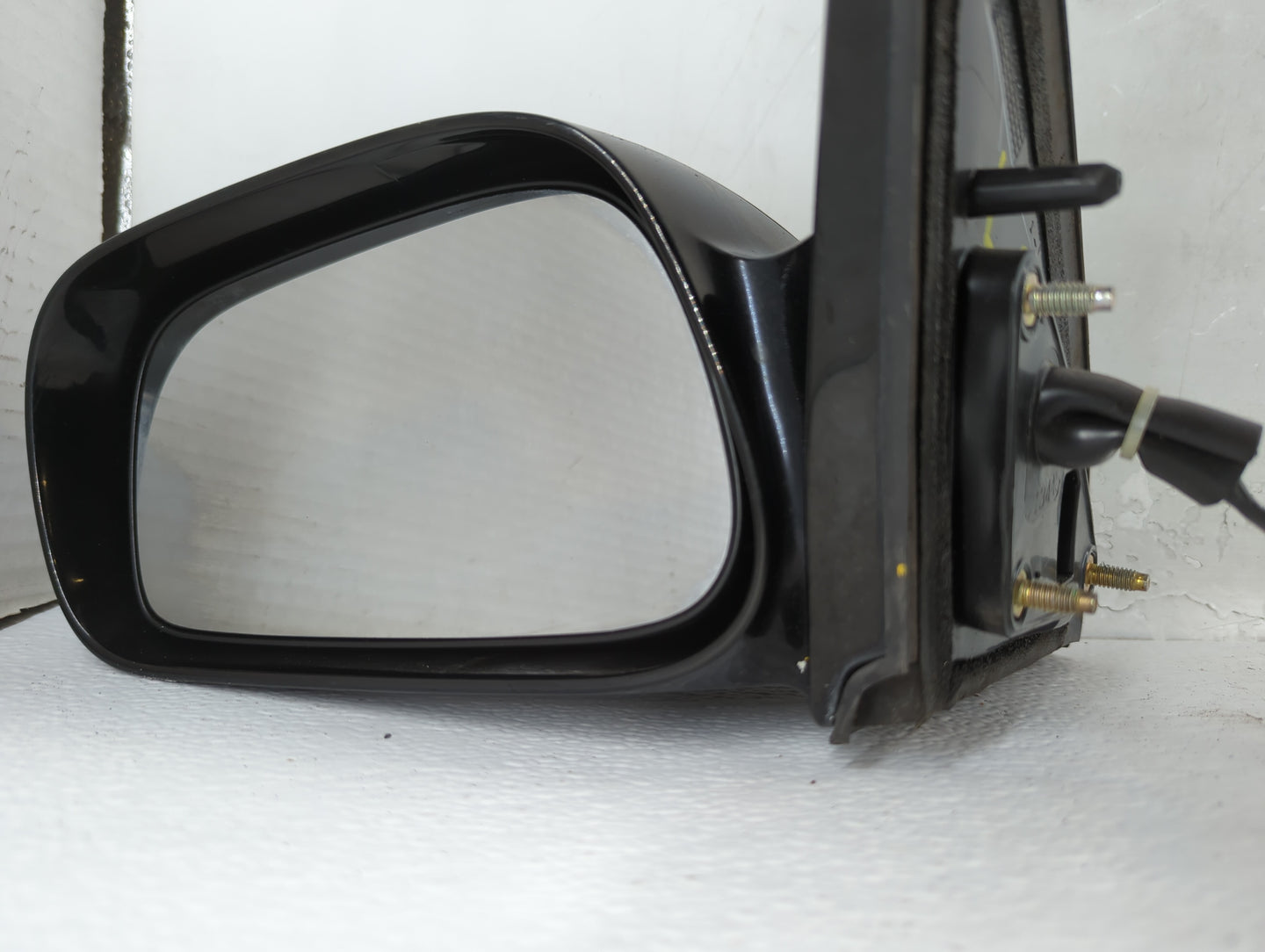 2003-2004 Pontiac Vibe Driver Side View Mirror - Left Door Mirror OEM Used - Oemusedautoparts1.com