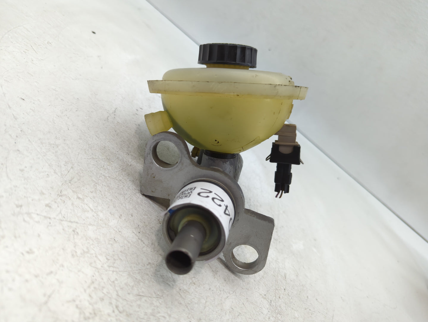1997-2003 Porsche Boxster Brake Master Cylinder 610422 - Oemusedautoparts1.com