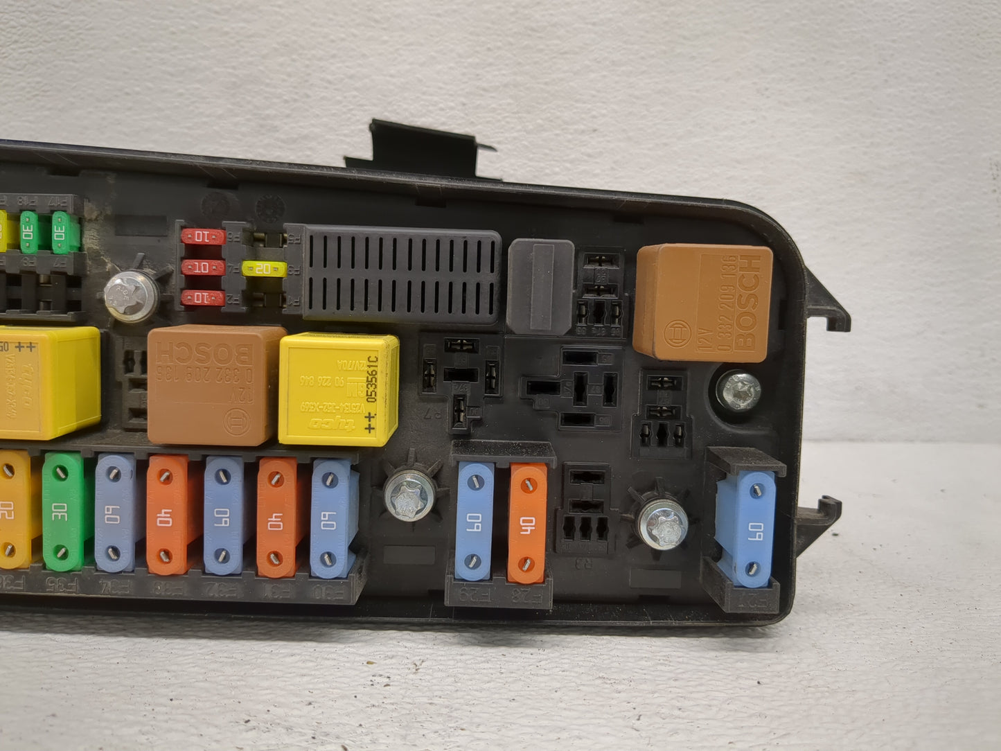 2003 Saab 9-3 Fusebox Fuse Box Panel Relay Module P/N:24738039 Fits OEM Used Auto Parts - Oemusedautoparts1.com
