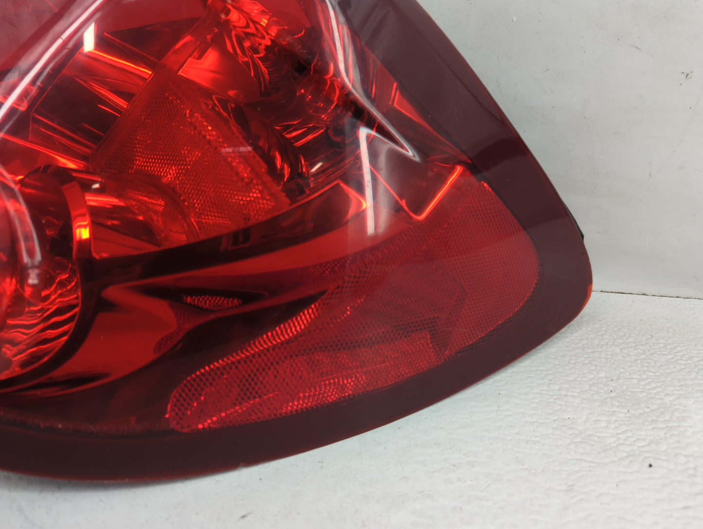 2003-2007 Saturn Ion Tail Light Assembly Passenger Right OEM P/N:22723023 Fits Fits 2003 2004 2005 2006 2007 OEM Used Auto P