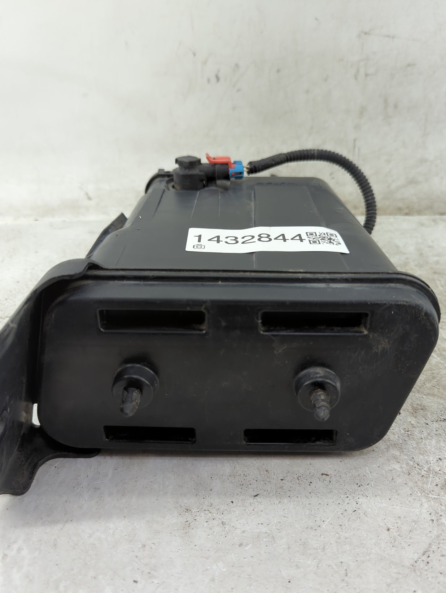 2003 Saturn Ion Fuel Vapor Charcoal Canister - Oemusedautoparts1.com