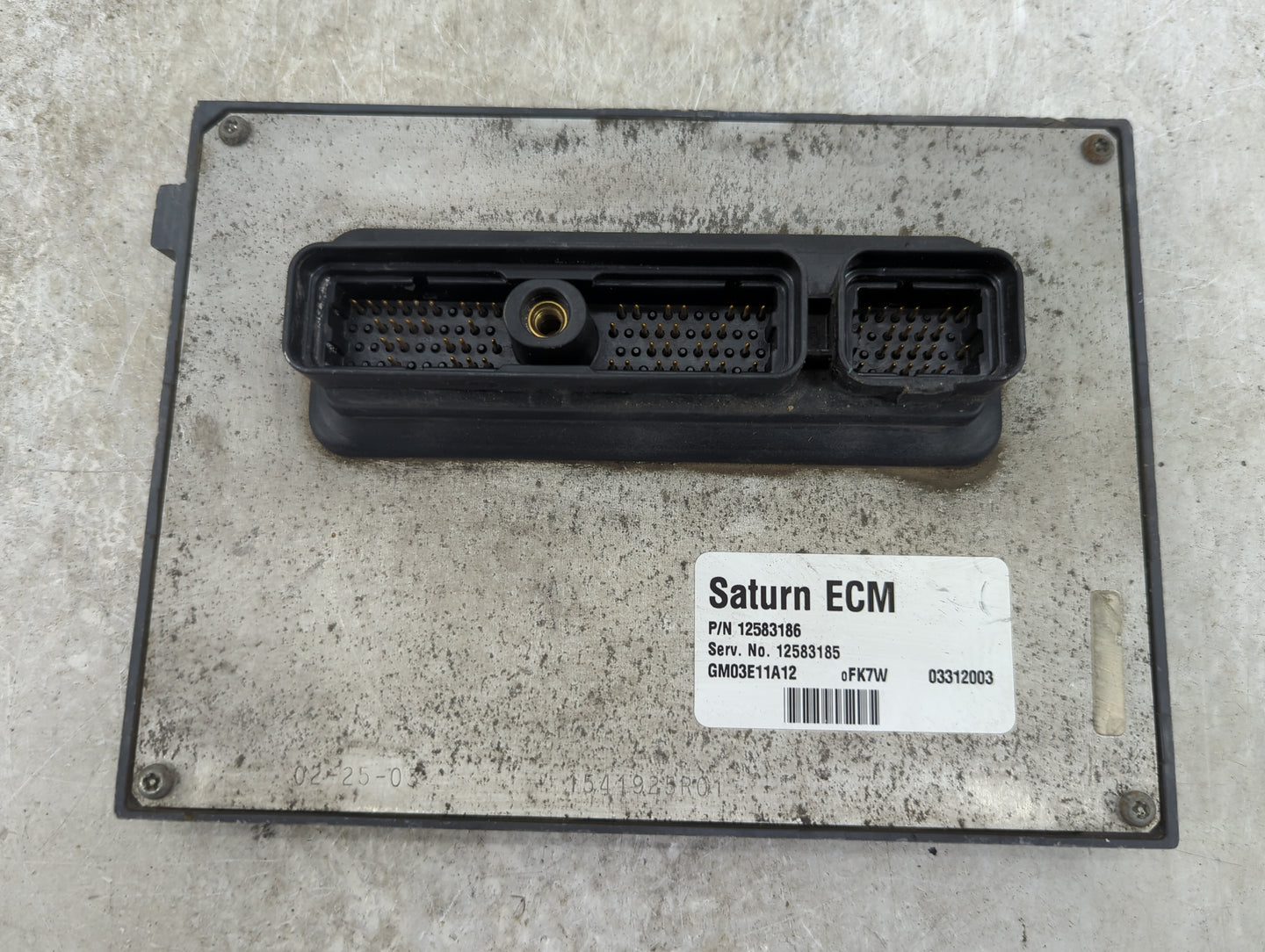 2003 Saturn Ion PCM Engine Control Computer ECU ECM PCU OEM P/N:12583186, 12583185, GM03E11A12 Fits OEM Used Auto Parts - Oe