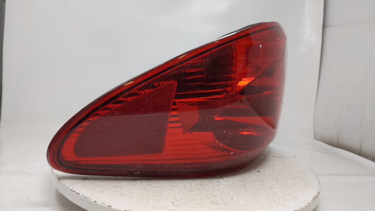 2003 Saturn L200 Tail Light Assembly Passenger Right OEM P/N:22699951 Fits Fits 2004 2005 OEM Used Auto Parts - Oemusedautop