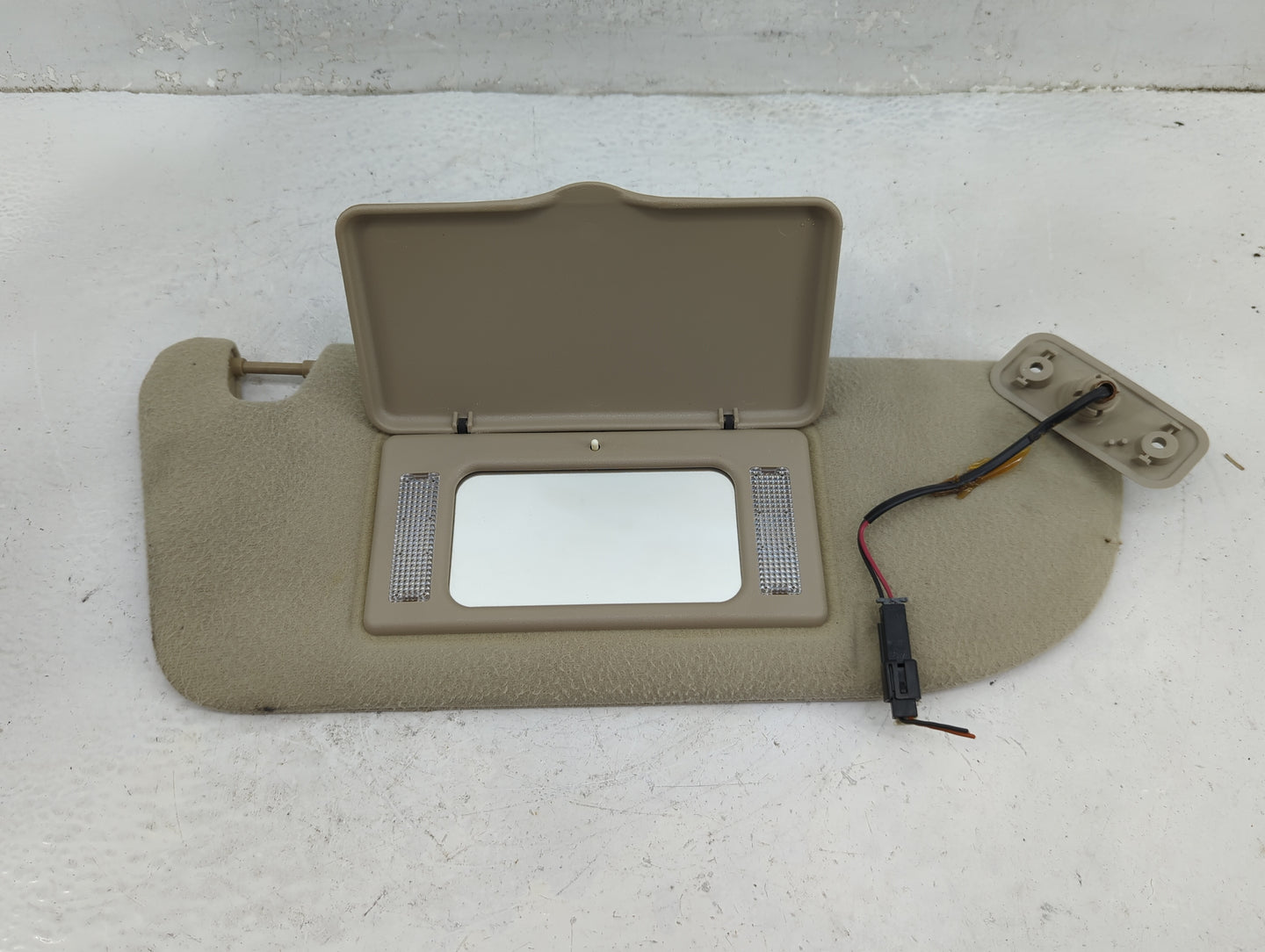 2003-2005 Saturn L300 Sun Visor Shade Replacement Passenger Right Mirror Fits Fits 2003 2004 2005 OEM Used Auto Parts - Oemu