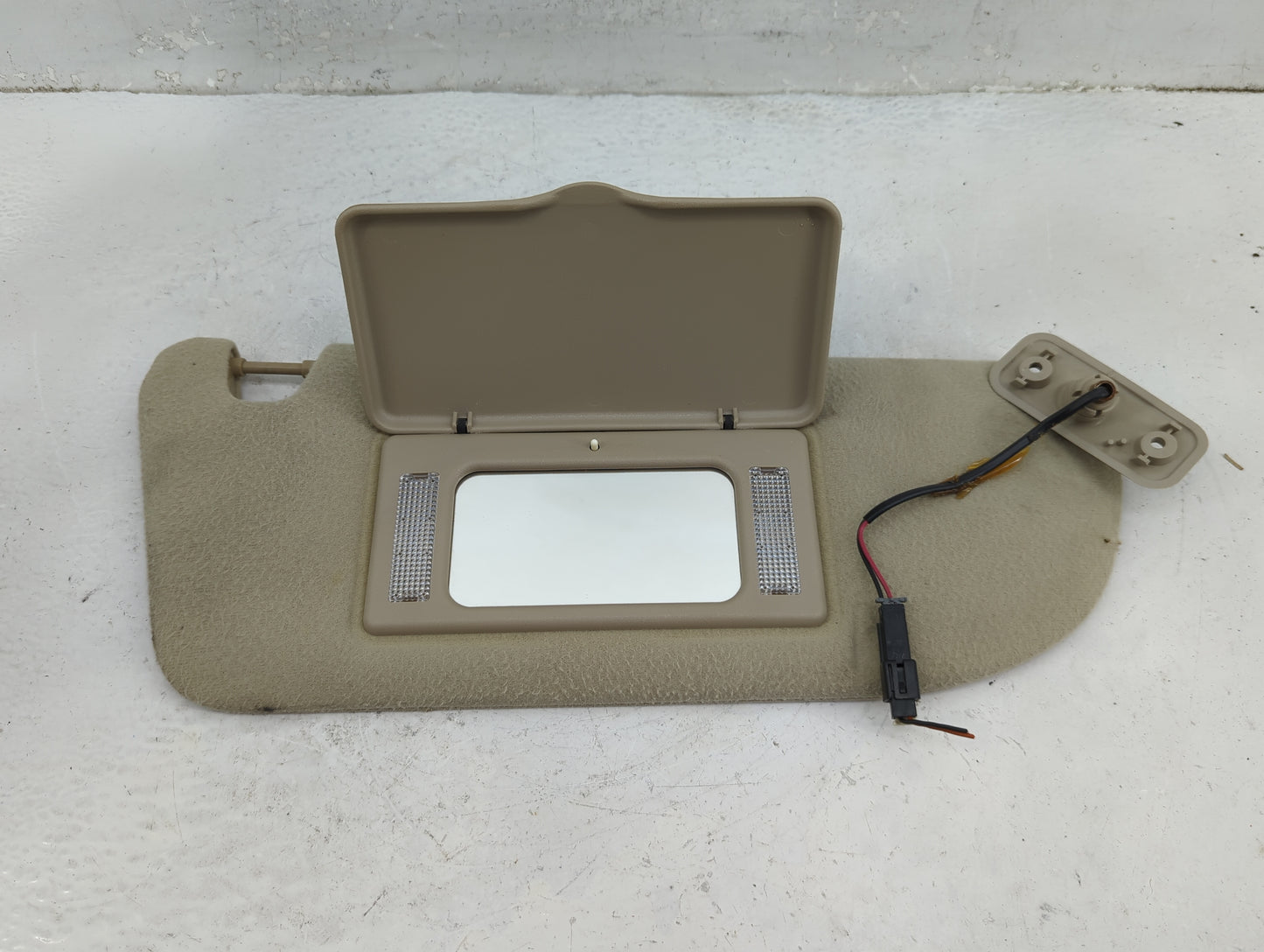 2003-2005 Saturn L300 Sun Visor Shade Replacement Passenger Right Mirror Fits Fits 2003 2004 2005 OEM Used Auto Parts - Oemu