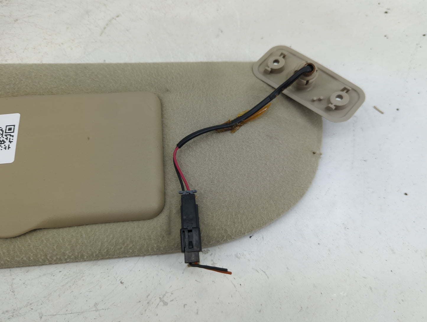 2003-2005 Saturn L300 Sun Visor Shade Replacement Passenger Right Mirror Fits Fits 2003 2004 2005 OEM Used Auto Parts - Oemu