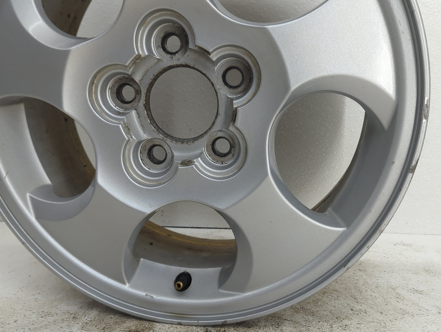 2002-2004 Saturn Vue Oem Wheel Rim Silver - Oemusedautoparts1.com