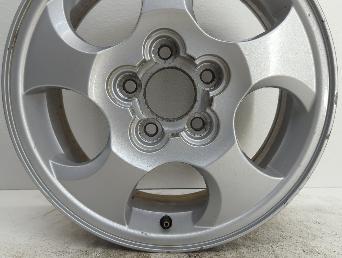2002-2004 Saturn Vue Oem Wheel Rim Silver - Oemusedautoparts1.com