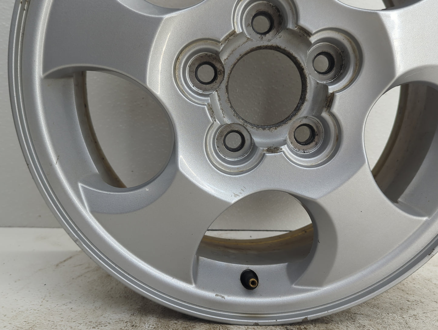 2002-2004 Saturn Vue Oem Wheel Rim Silver - Oemusedautoparts1.com