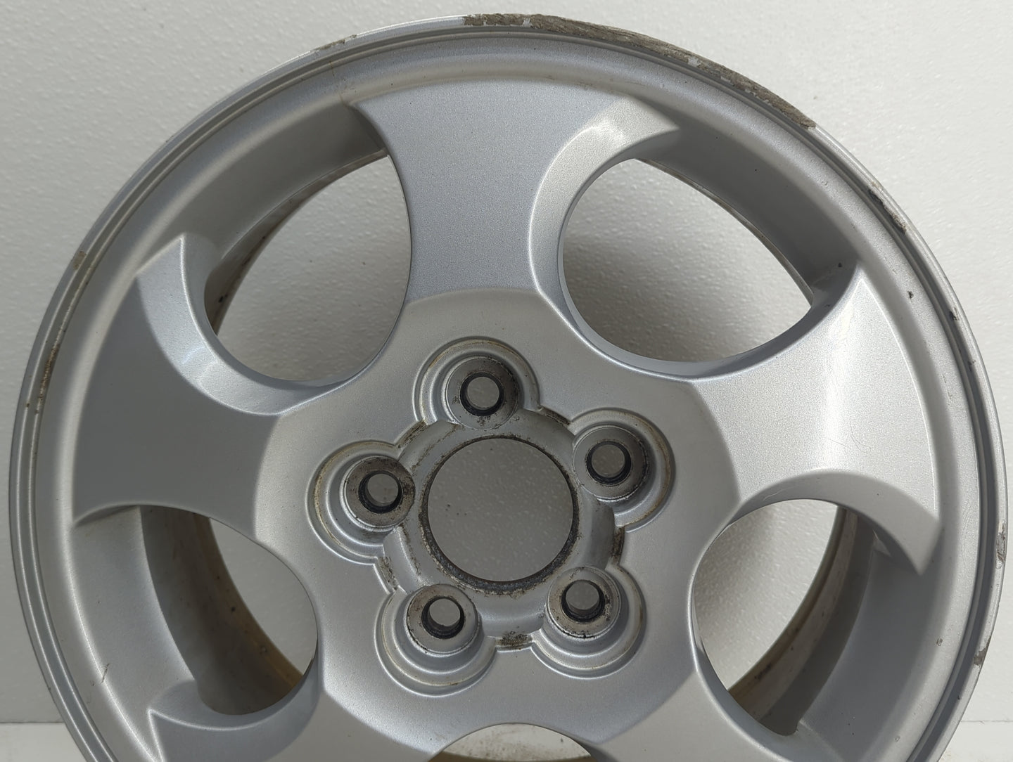 2002-2004 Saturn Vue Oem Wheel Rim Silver - Oemusedautoparts1.com