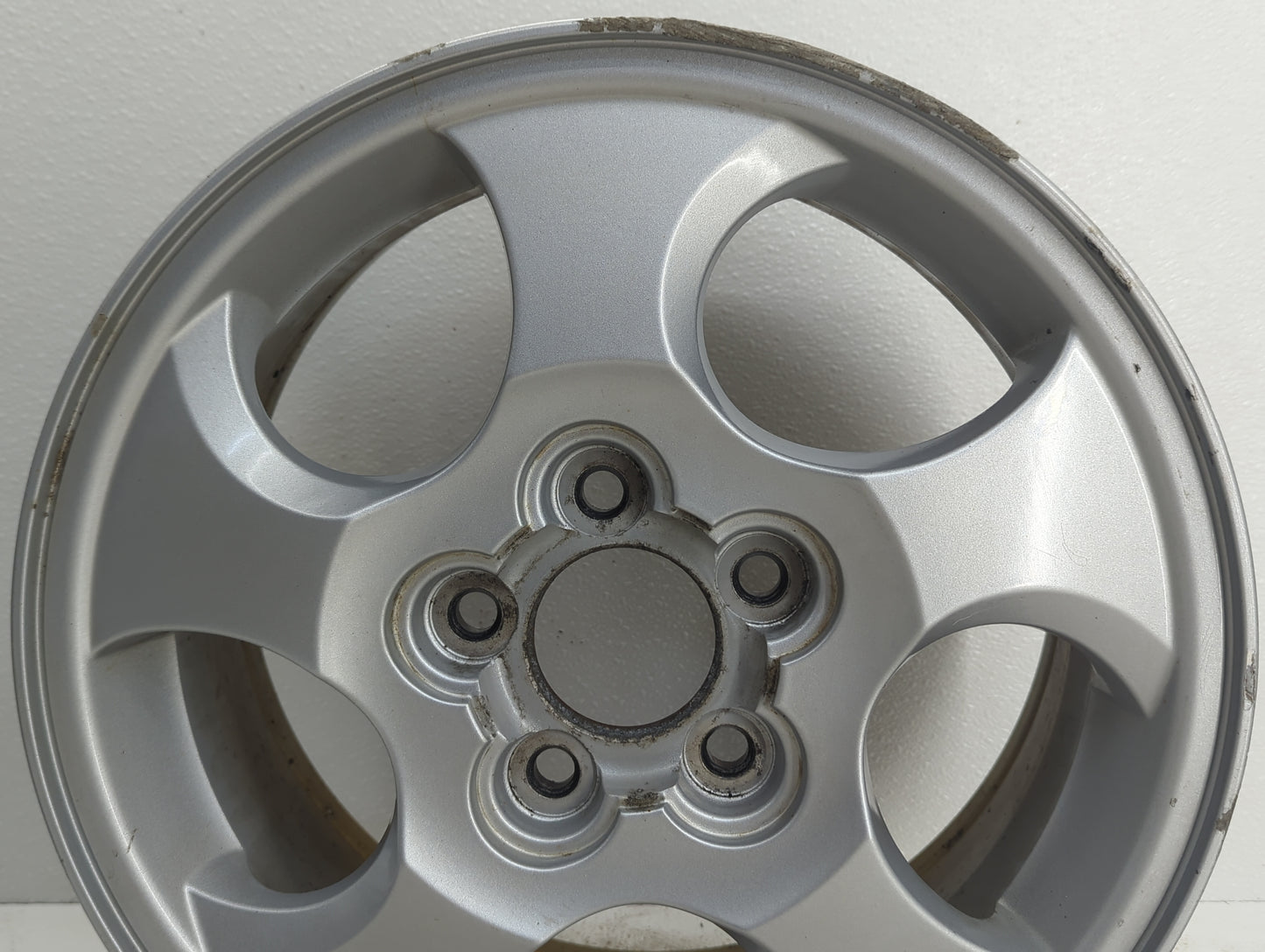 2002-2004 Saturn Vue Oem Wheel Rim Silver - Oemusedautoparts1.com