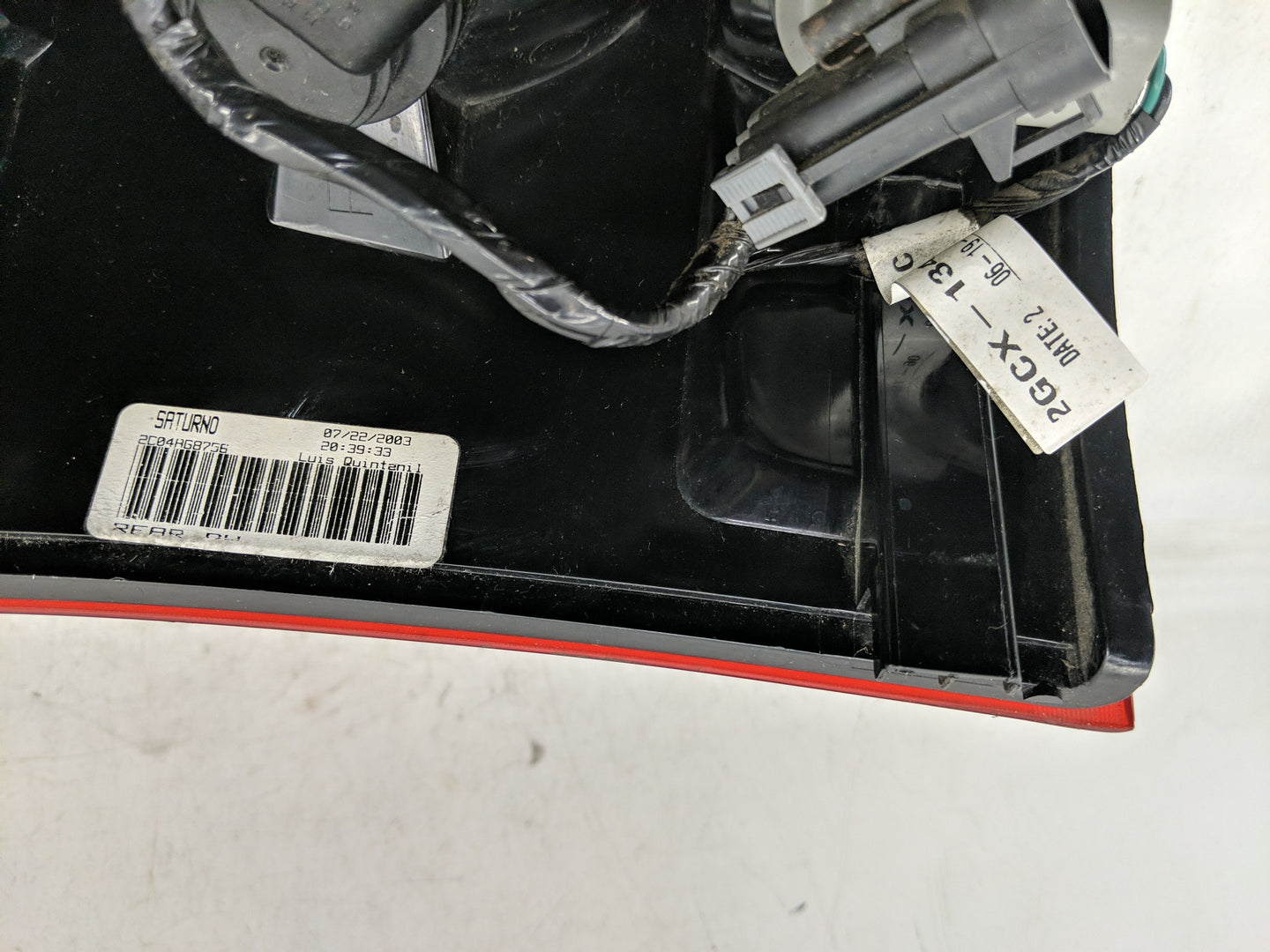 2002-2003 Saturn Vue Tail Light Assembly Passenger Right OEM P/N:2C04AG8756 Fits Fits 2002 2003 OEM Used Auto Parts - Oemuse