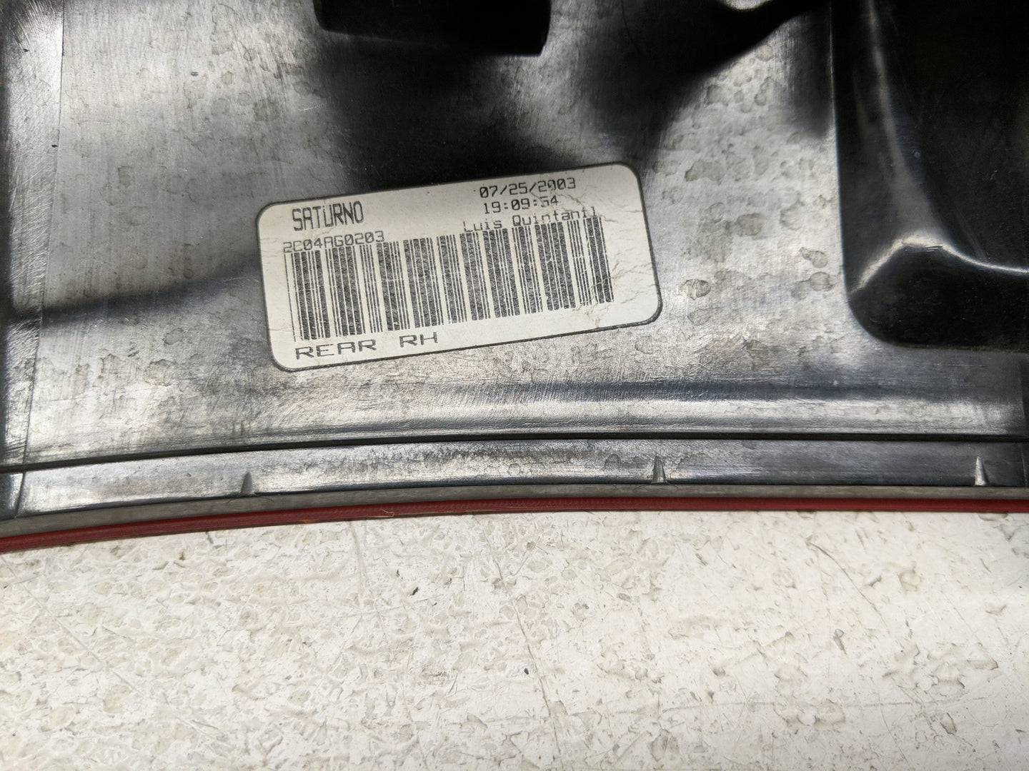 2002-2003 Saturn Vue Tail Light Assembly Passenger Right OEM P/N:2C04AF0793 Fits Fits 2002 2003 OEM Used Auto Parts - Oemuse
