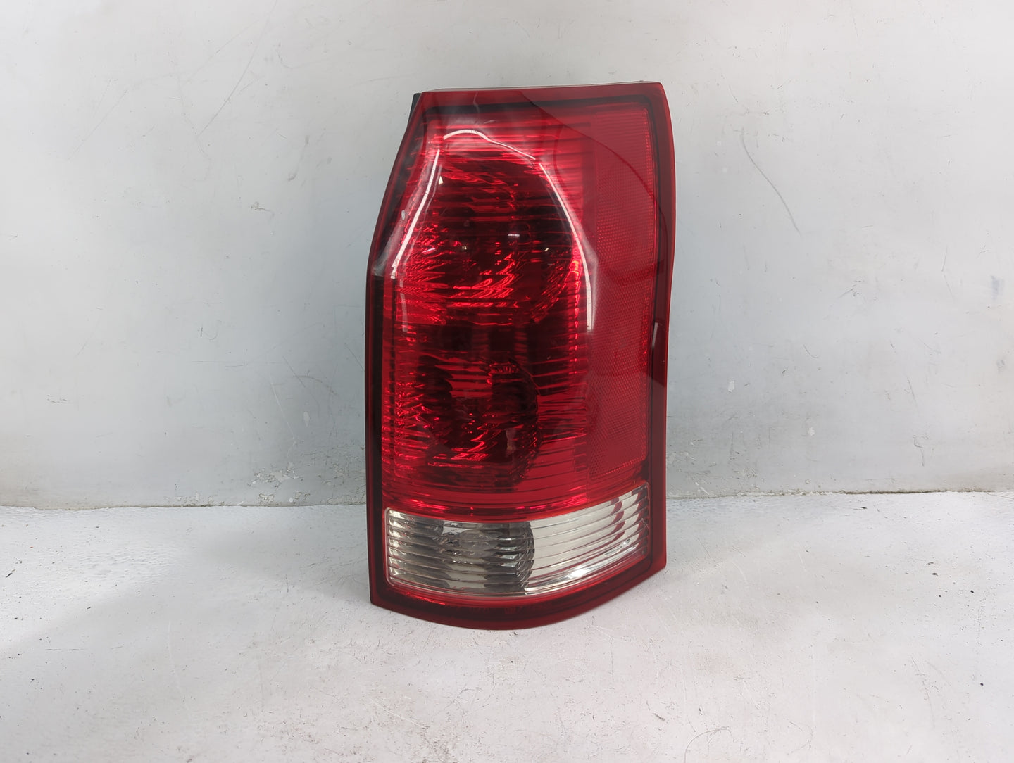 2002-2003 Saturn Vue Tail Light Assembly Passenger Right OEM P/N:22692371 2C04AF0793 Fits Fits 2002 2003 OEM Used Auto Parts