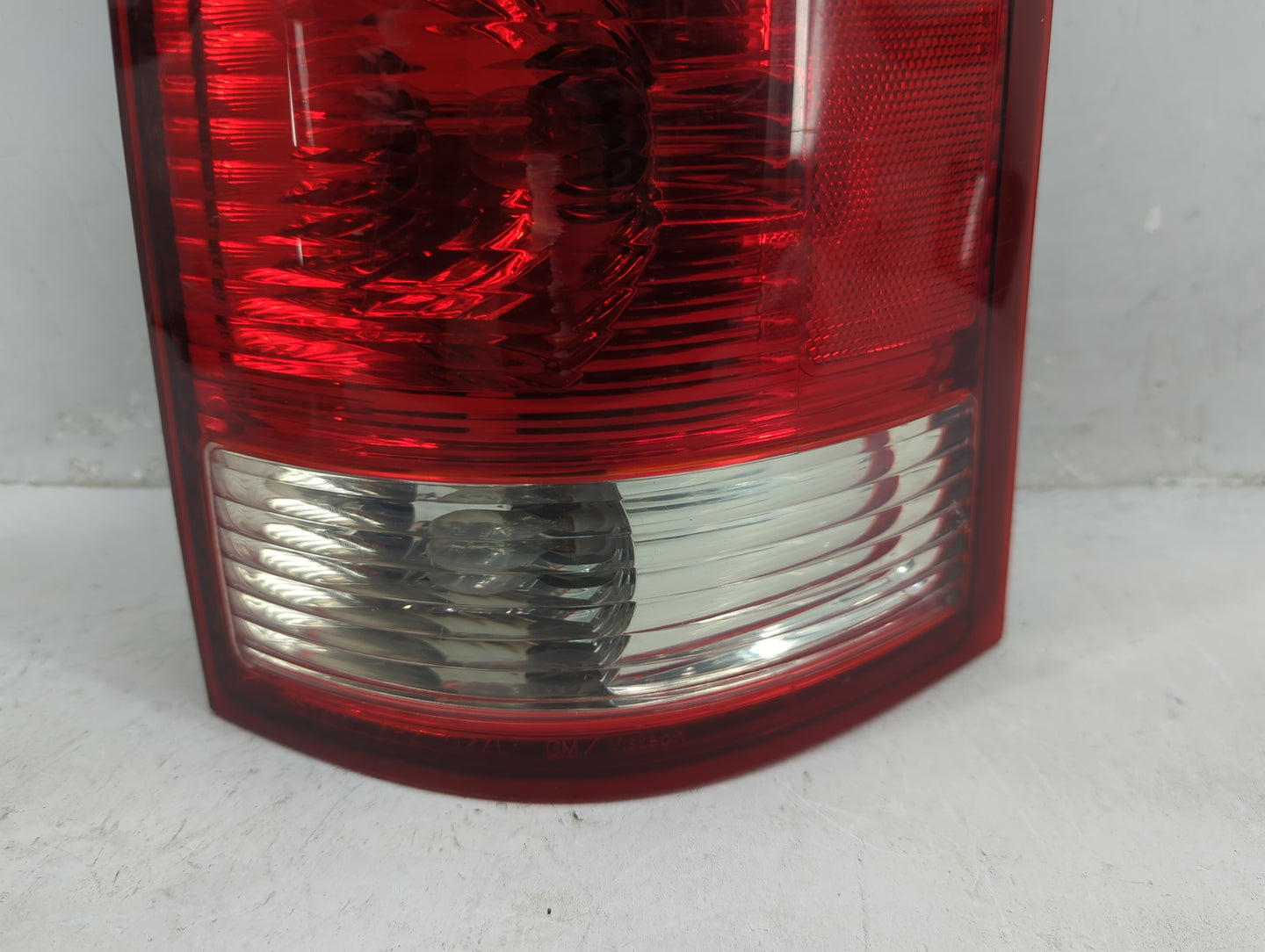 2002-2003 Saturn Vue Tail Light Assembly Passenger Right OEM P/N:22692371 2C04AF0793 Fits Fits 2002 2003 OEM Used Auto Parts