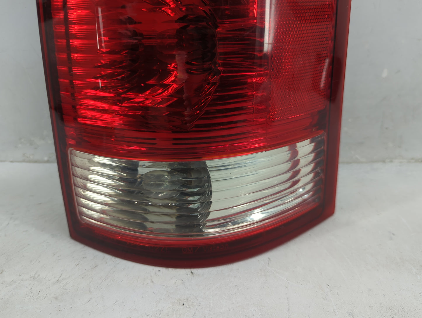 2002-2003 Saturn Vue Tail Light Assembly Passenger Right OEM P/N:22692371 2C04AF0793 Fits Fits 2002 2003 OEM Used Auto Parts